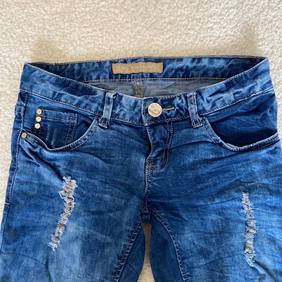 Blue Distressed Jean Low Raise in Size 27 Fold up with Lace Design - Picture 2 of 5